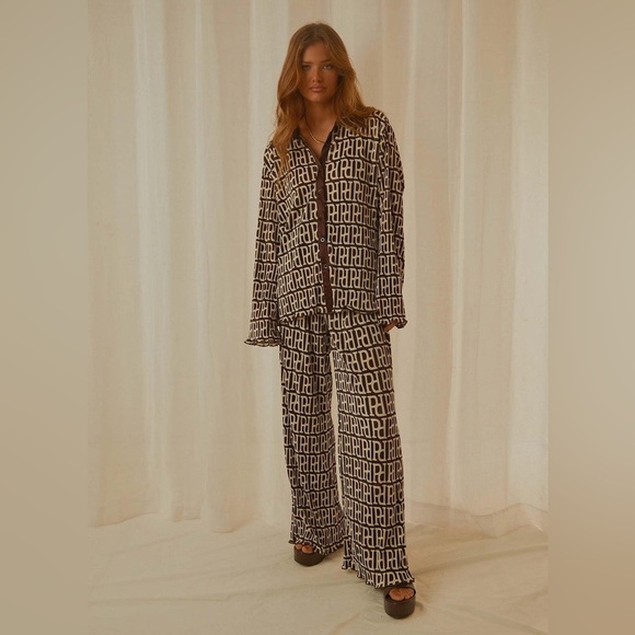 NWOT Peppermayo Change of Pace Logo Mania Blouse in Brown/White Size 2 - Picture 3 of 16